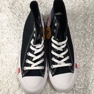NWT Converse Black and White High-Top Canvas Sneakers  Man 6 Women 8